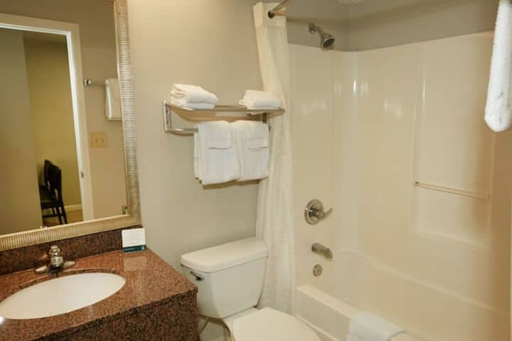 Room 6 of 30