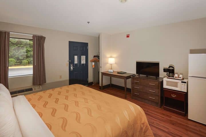 Room 10 of 30