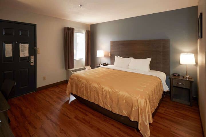 Room 15 of 30